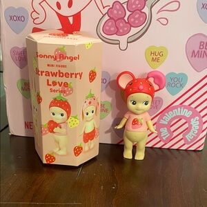 LIMITED EDITION Sonny Angel Strawberry Love Mini Figure🍓🍰🐭